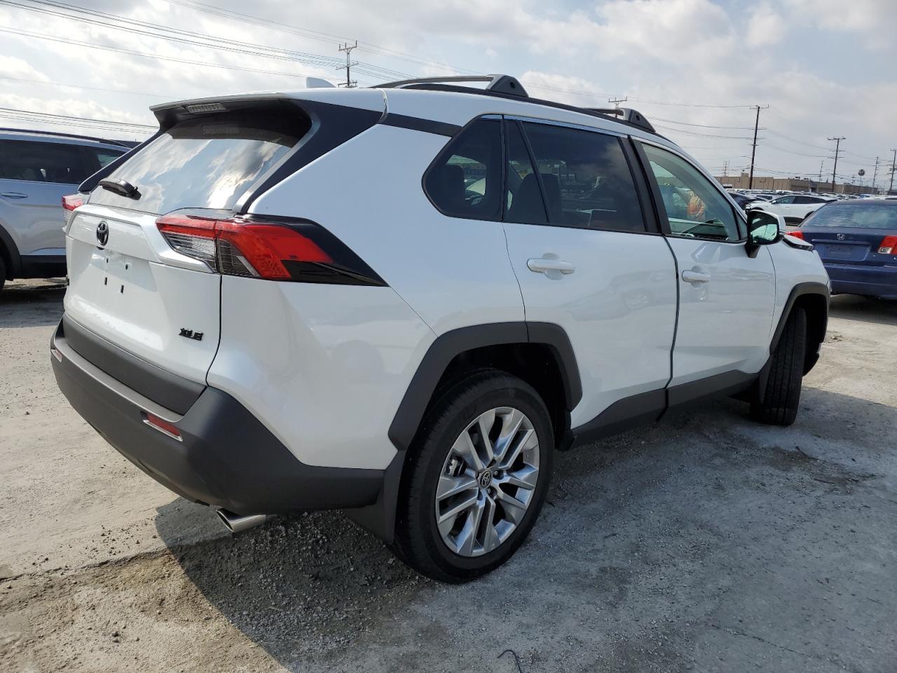 2024 TOYOTA RAV4 XLE P - Image 3