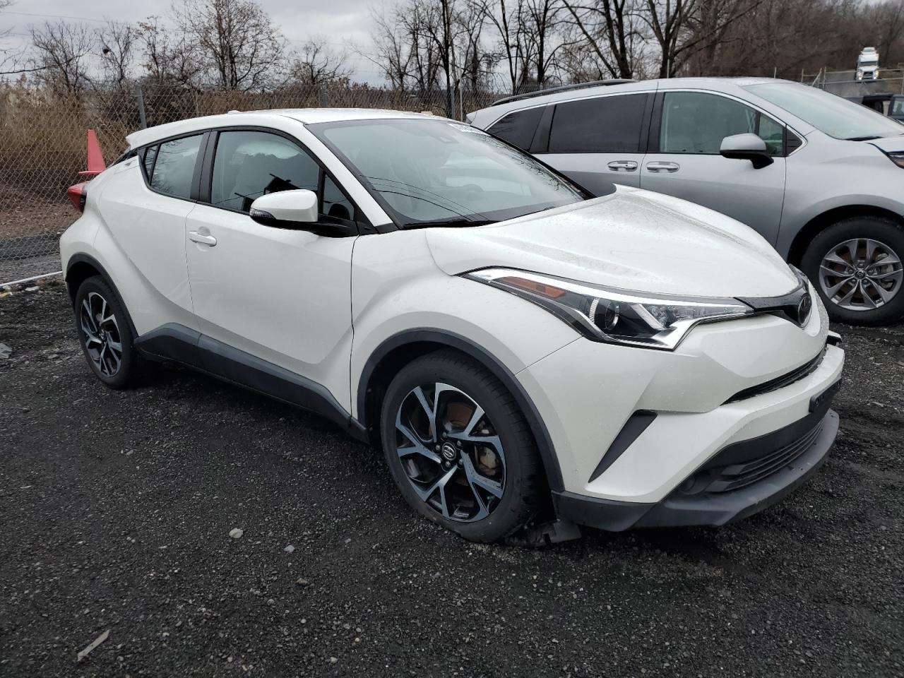 2019 TOYOTA C-HR XLE - Image 4