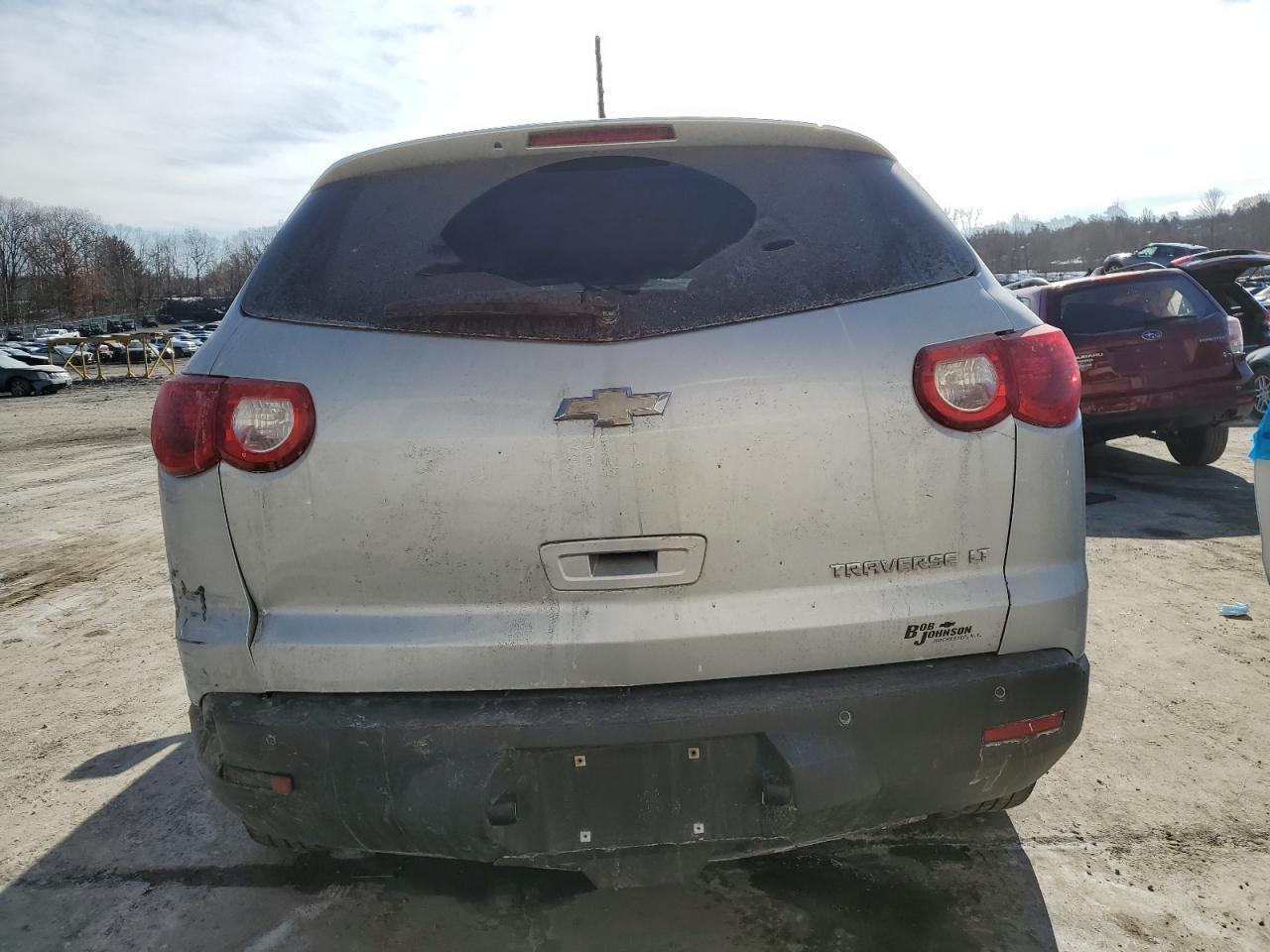 2011 CHEVROLET TRAVERSE L - Image 6