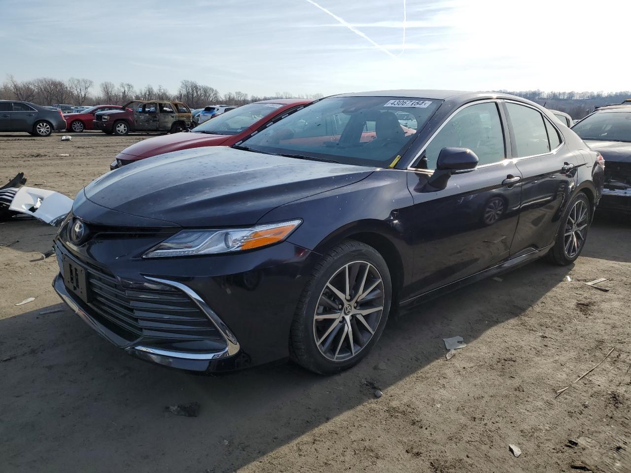 2022 TOYOTA CAMRY XLE car image