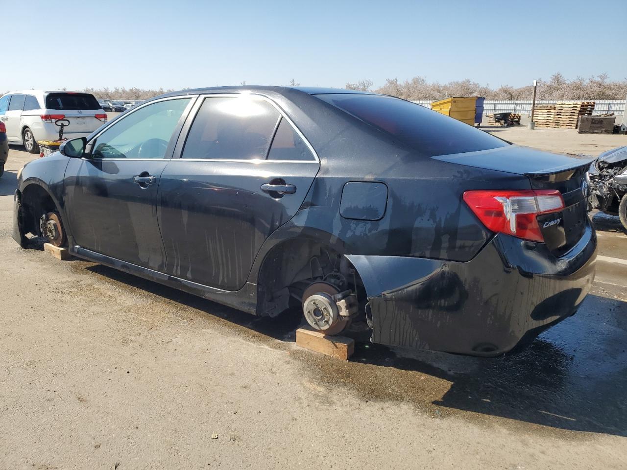 2014 TOYOTA CAMRY L - Фото 2