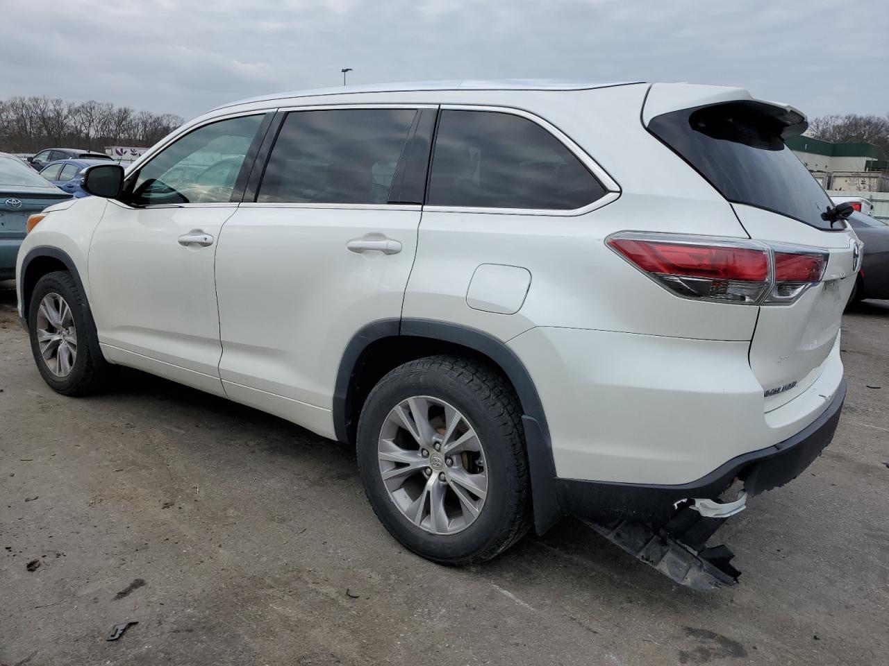 2015 TOYOTA HIGHLANDER - Фото 2