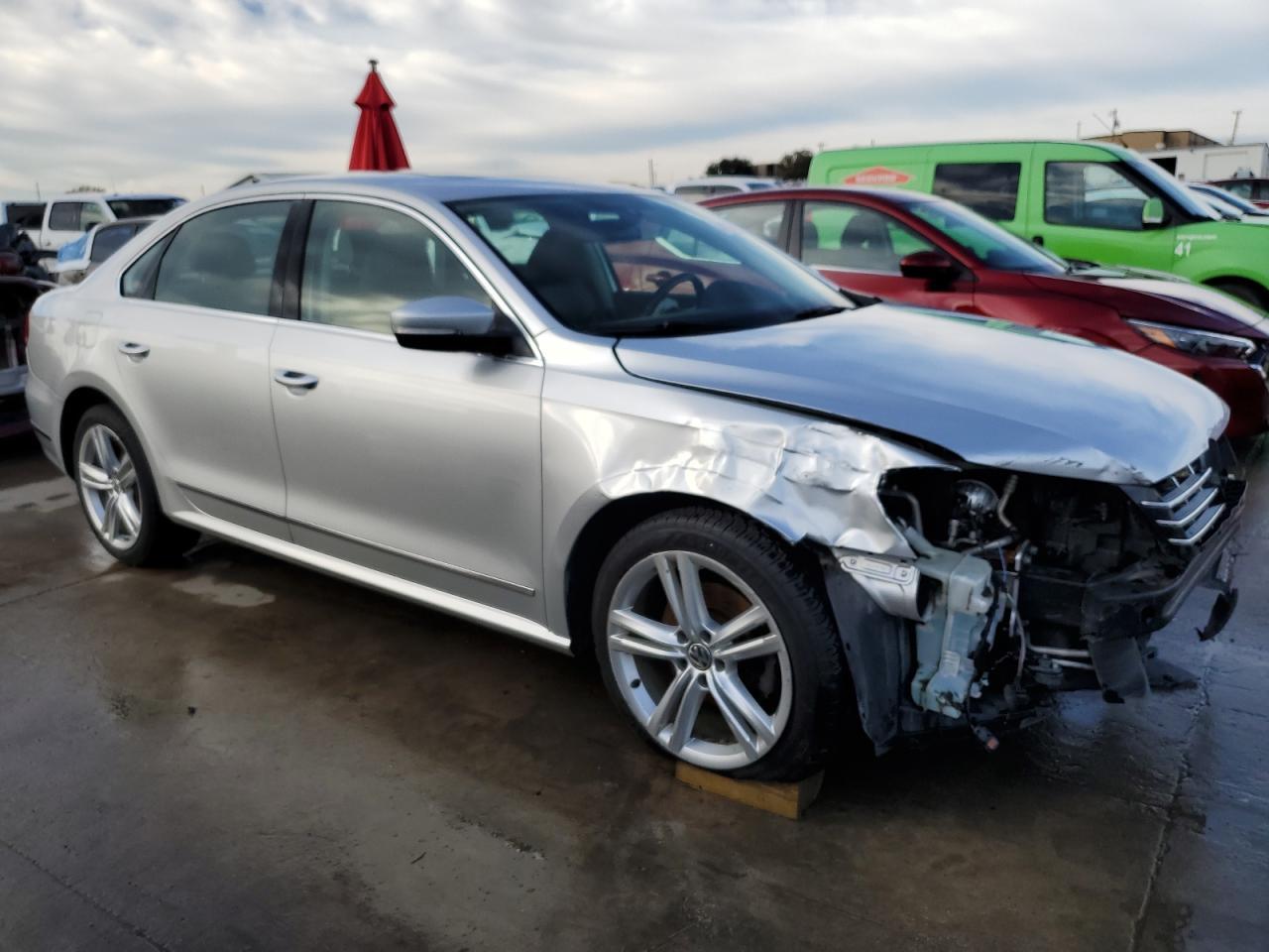 2014 VOLKSWAGEN PASSAT SEL - Фото 4