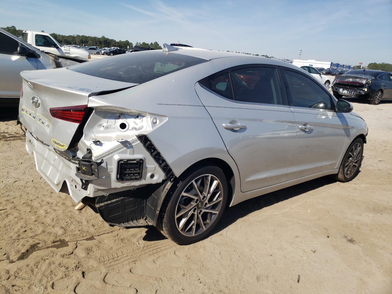 2019 HYUNDAI ELANTRA SE - Image 3