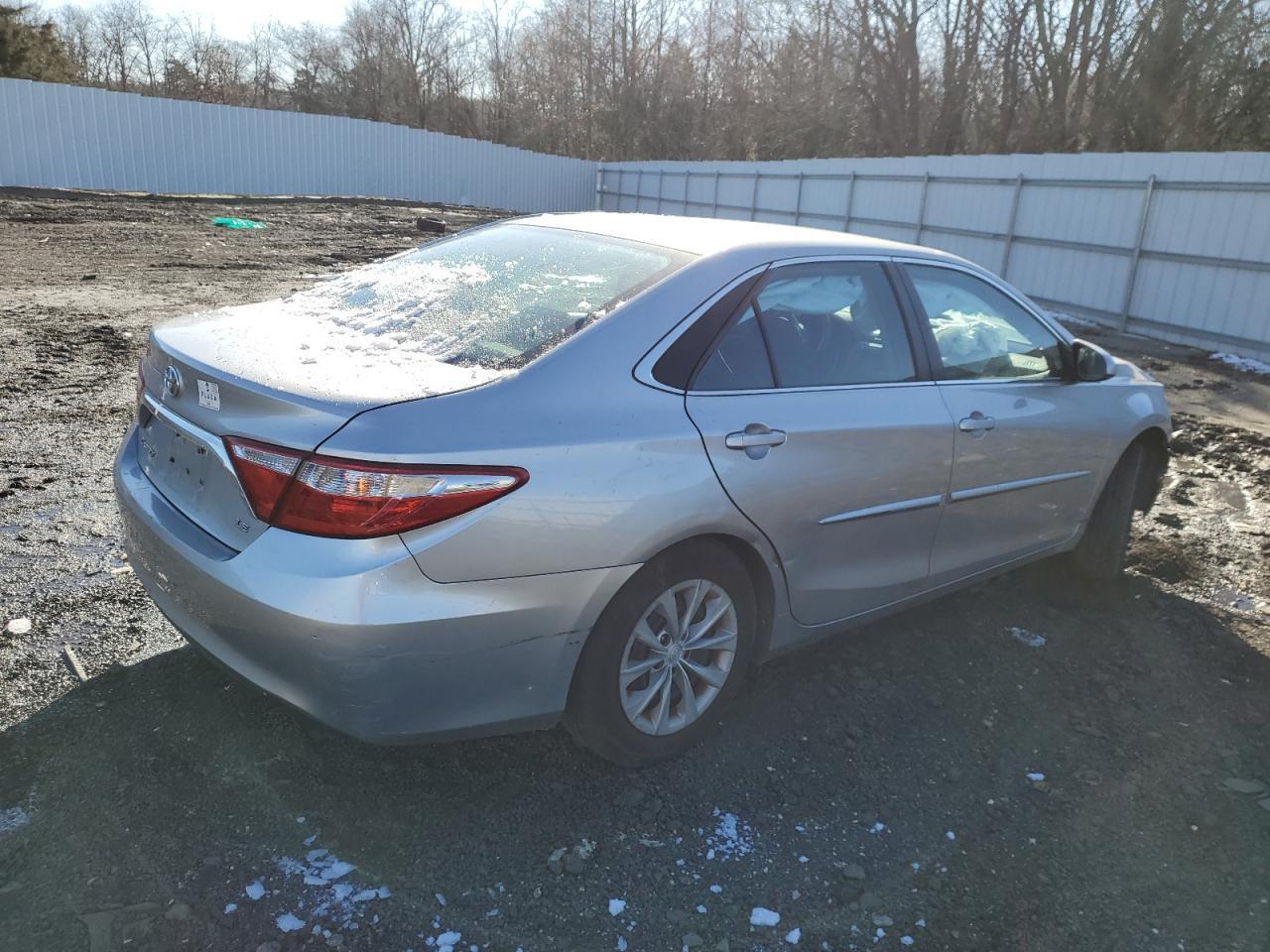 2016 TOYOTA CAMRY LE - Фото 3