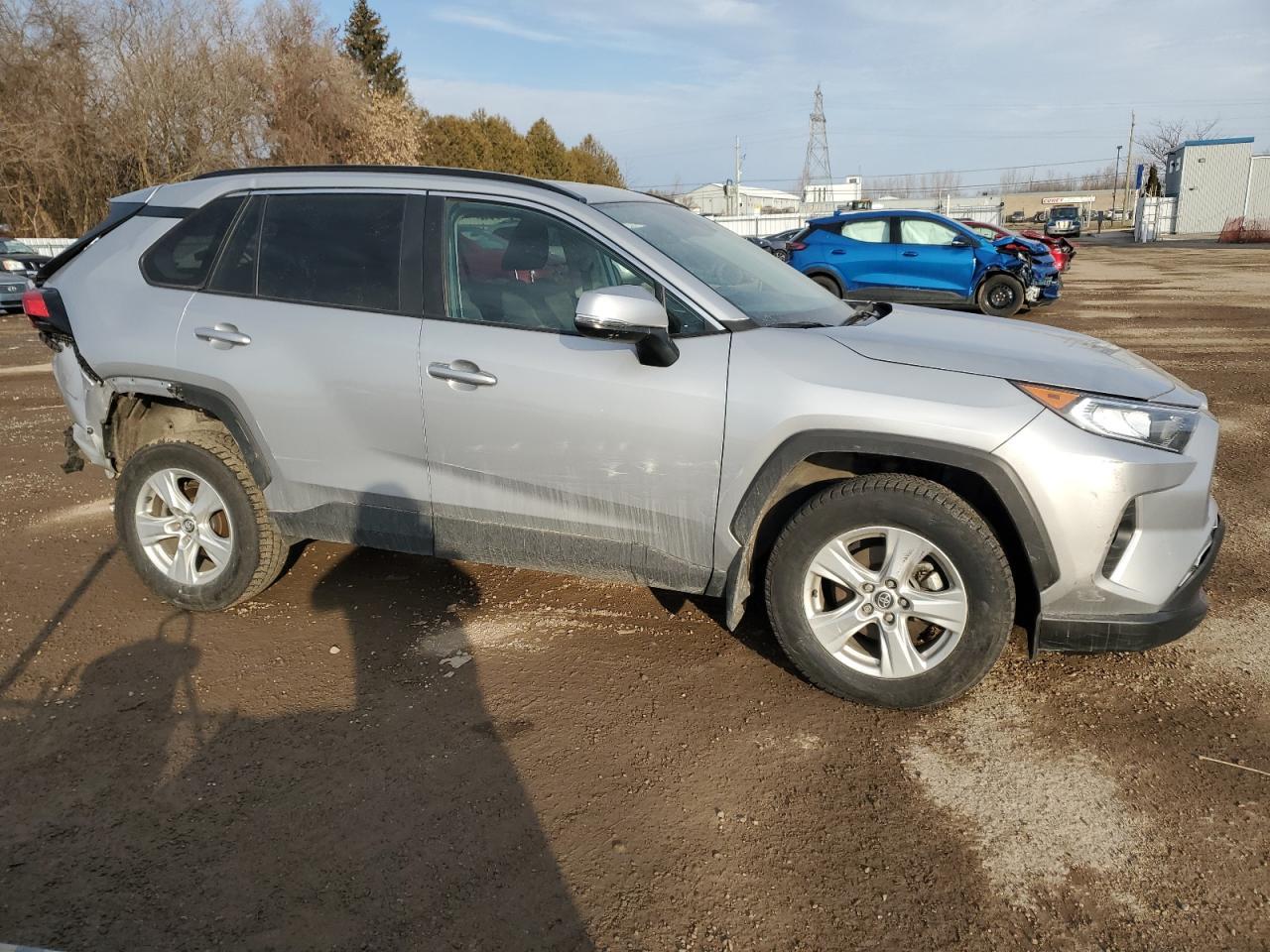 2020 TOYOTA RAV4 XLE - Image 4