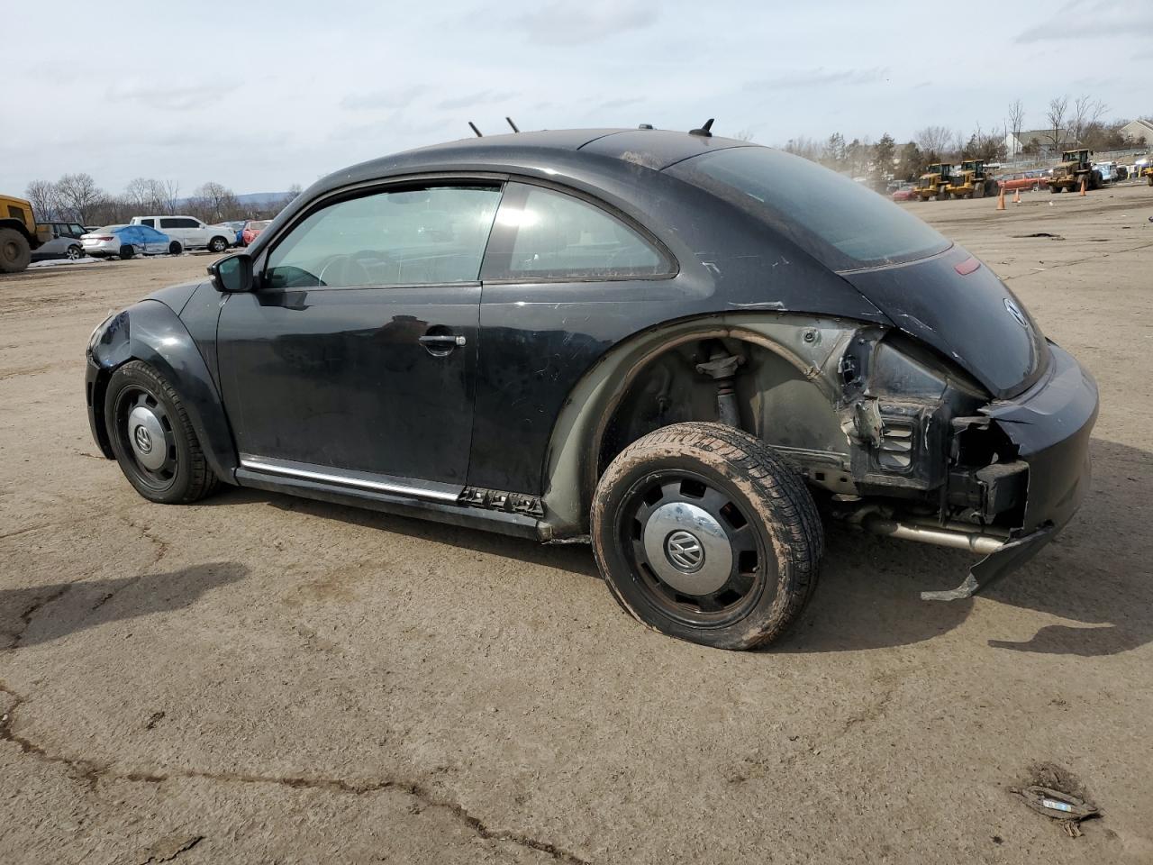 2012 VOLKSWAGEN BEETLE - Фото 2