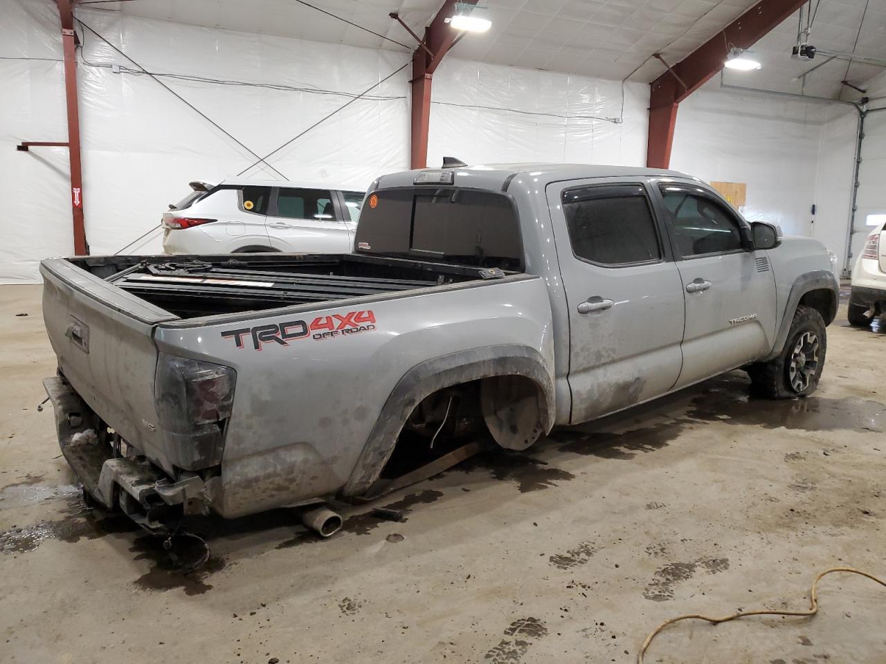 2018 TOYOTA TACOMA DOU - Фото 3