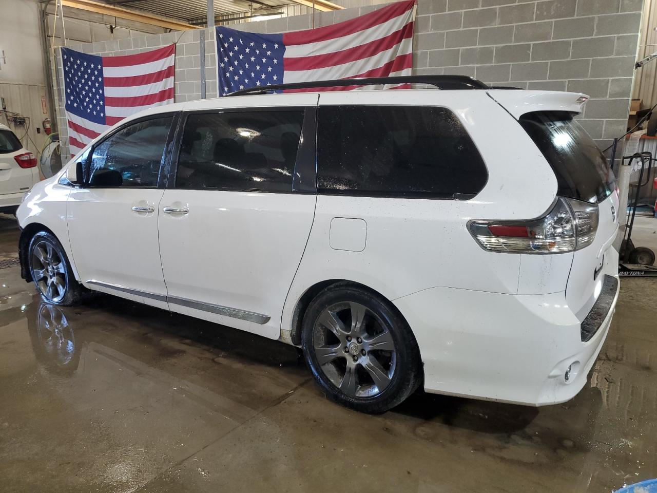 2015 TOYOTA SIENNA SPO - Фото 2