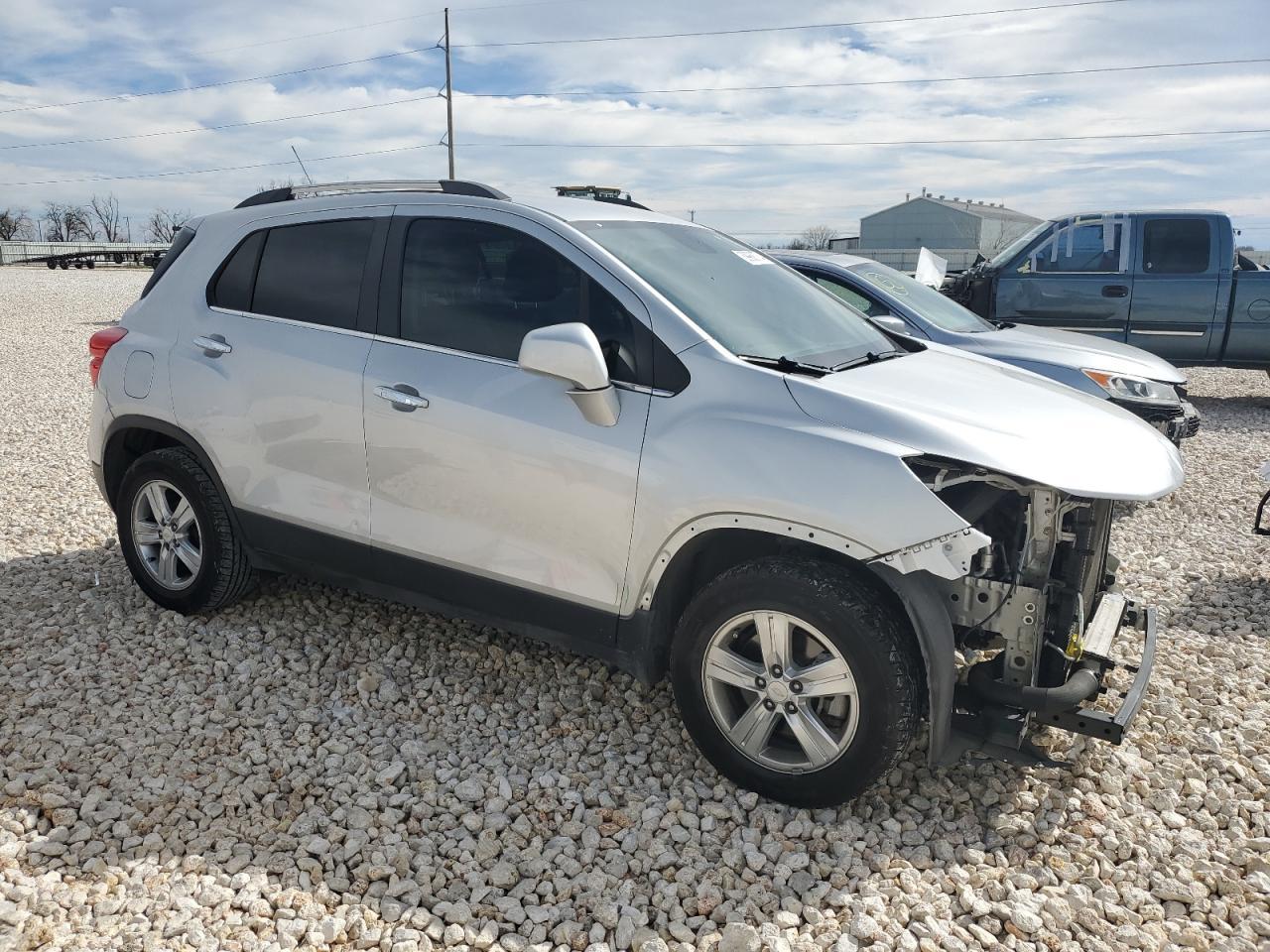 2019 CHEVROLET TRAX 1LT - Image 4