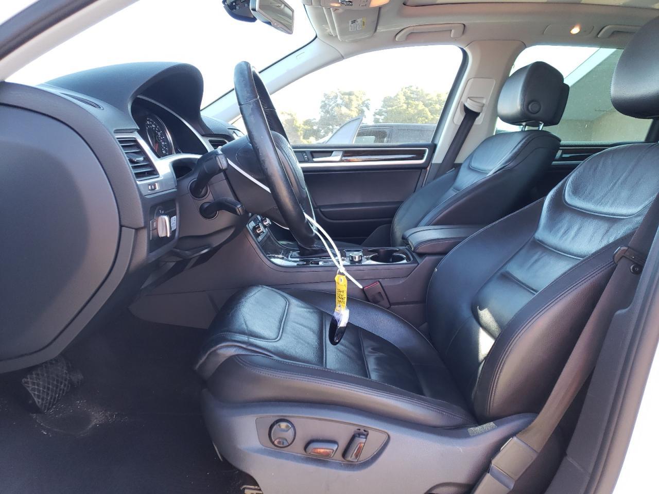 2014 VOLKSWAGEN TOUAREG V6 - Image 7