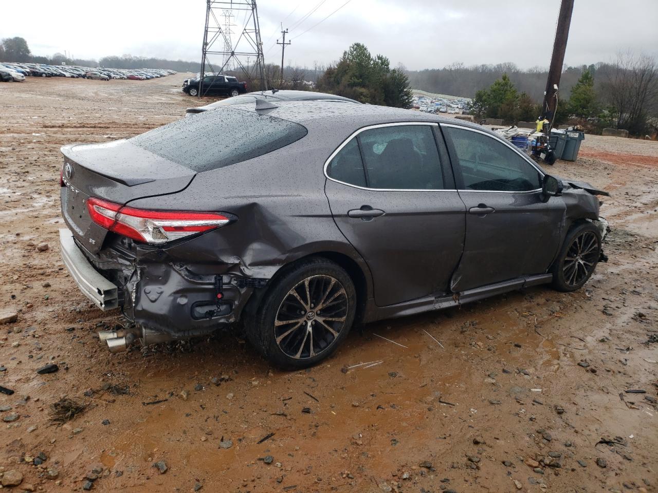 2020 TOYOTA CAMRY SE - Image 3