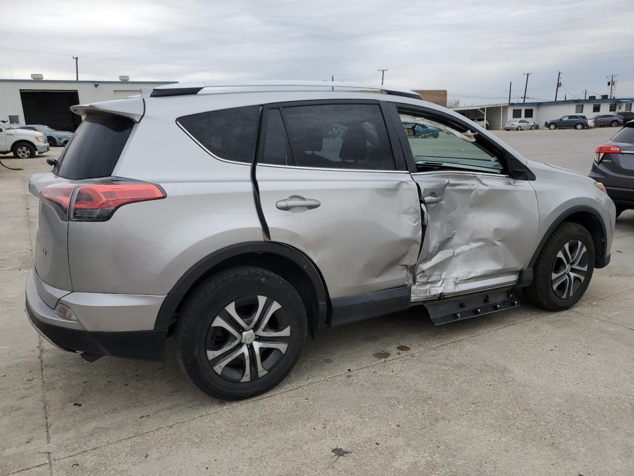 2016 TOYOTA RAV4 LE - Фото 3