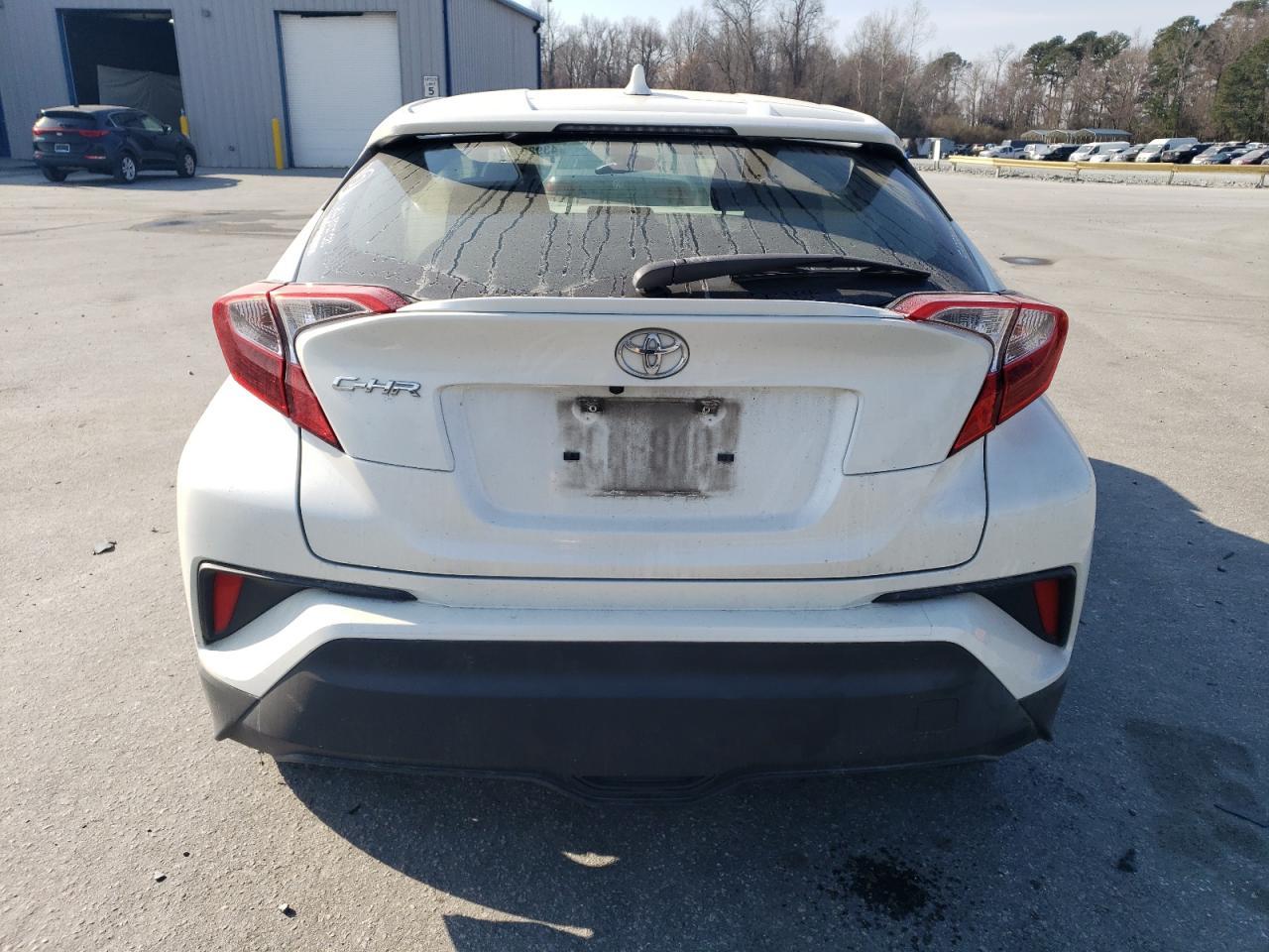 2019 TOYOTA C-HR XLE - Фото 6