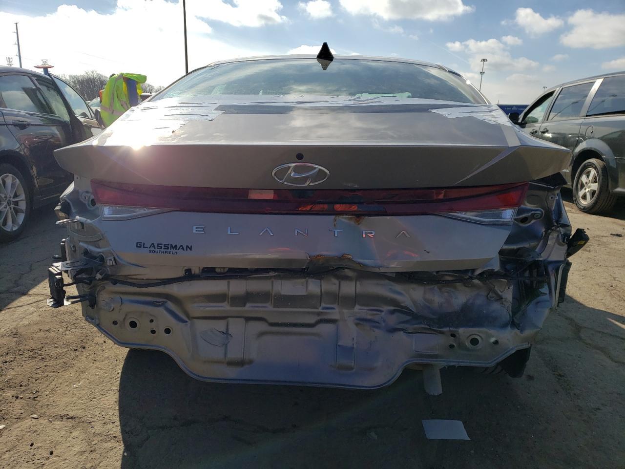 2023 HYUNDAI ELANTRA SE - Фото 6