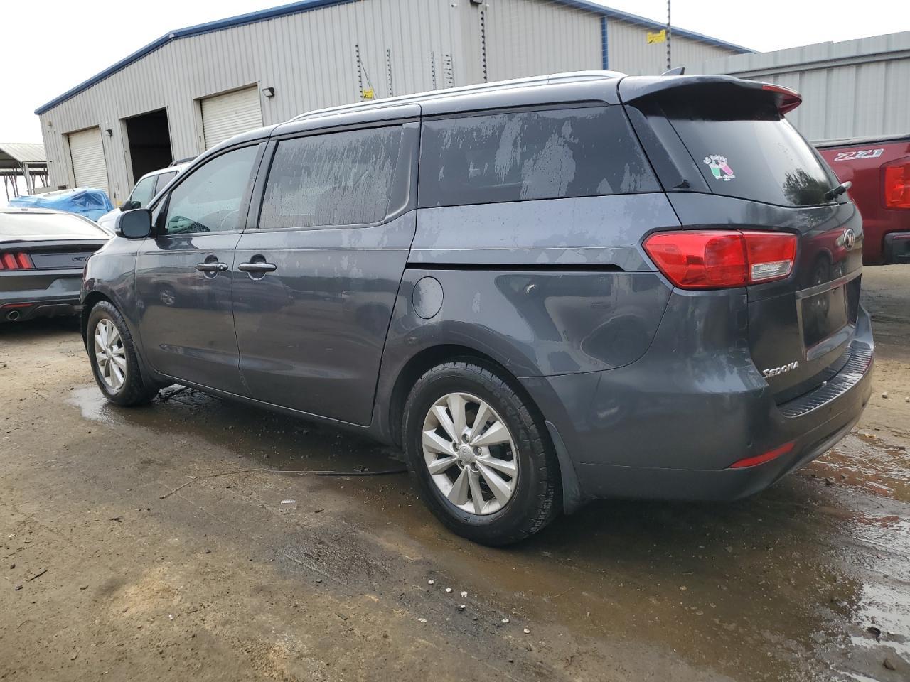 2017 KIA SEDONA LX - Фото 2