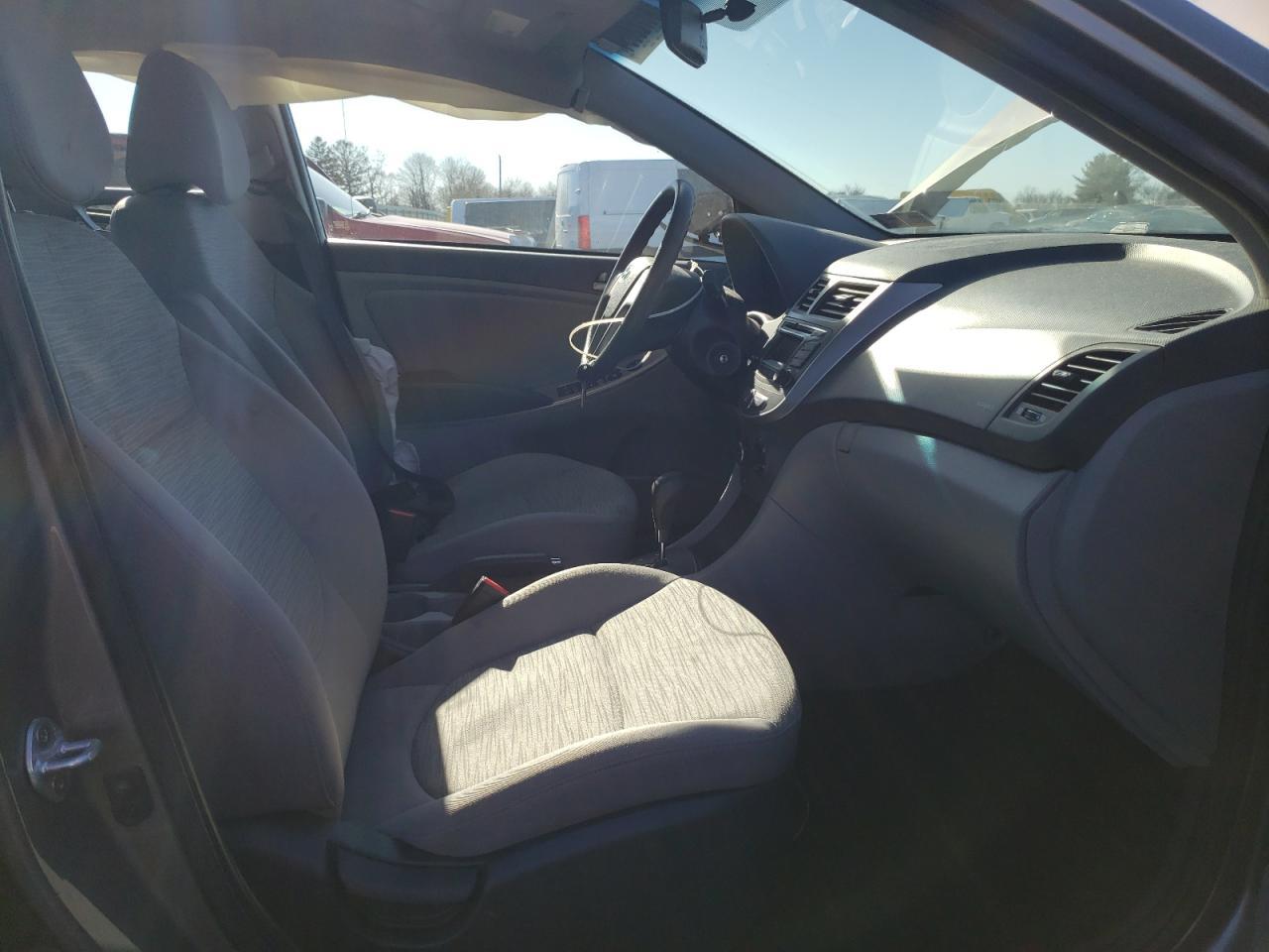 2017 HYUNDAI ACCENT SE - Фото 7