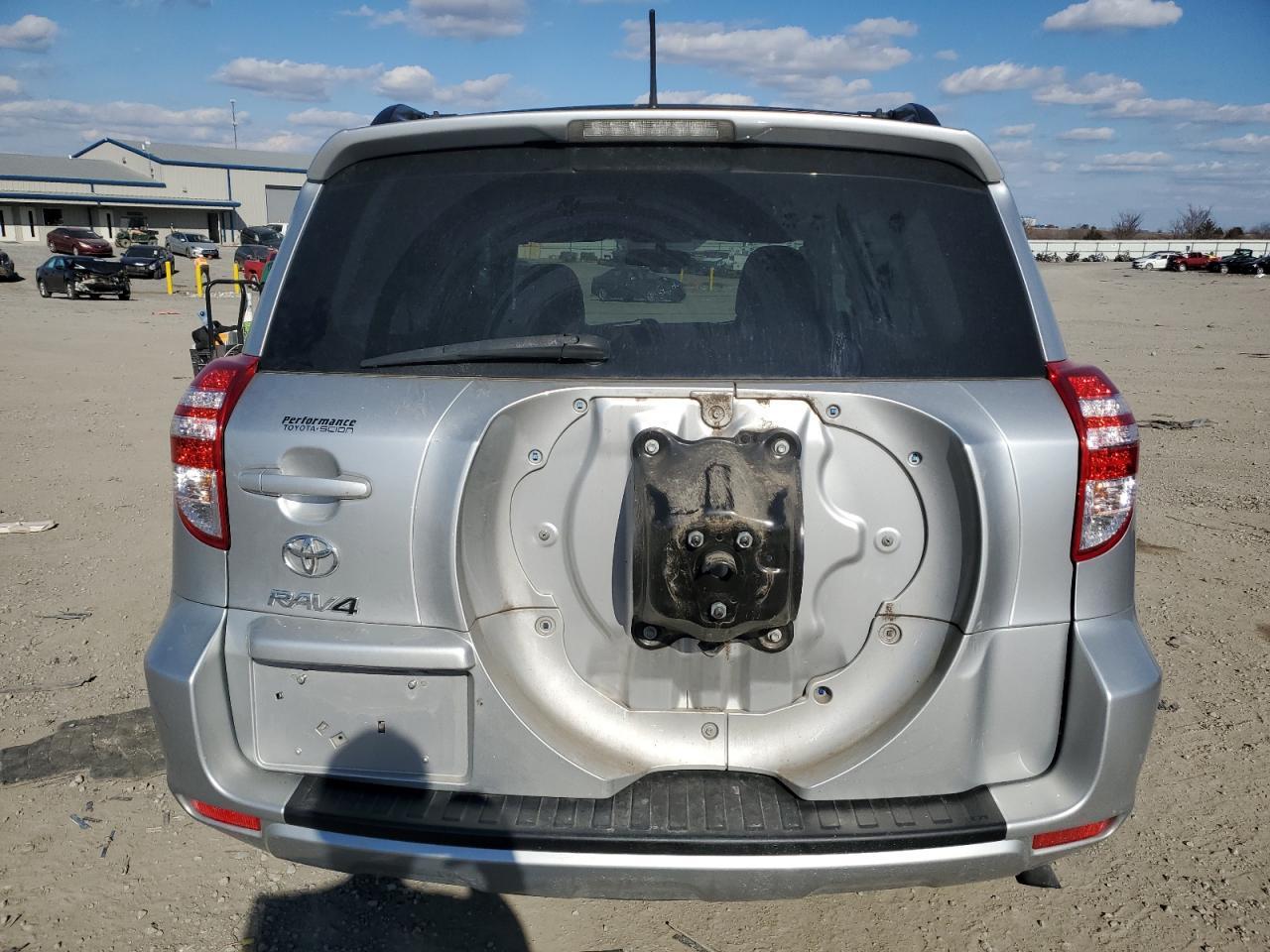 2011 TOYOTA RAV4 - Image 6