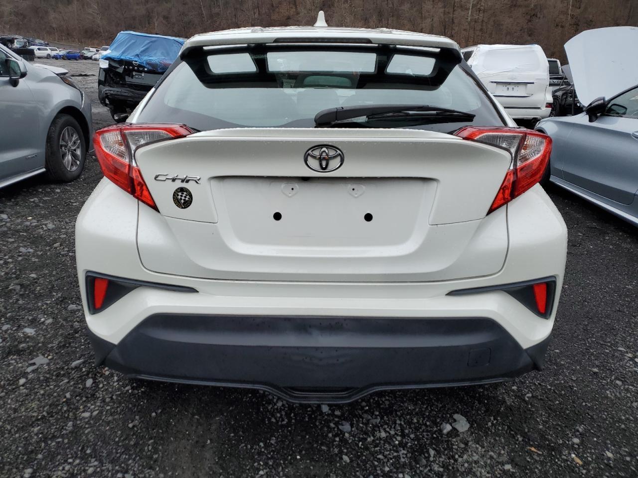 2019 TOYOTA C-HR XLE - Image 6