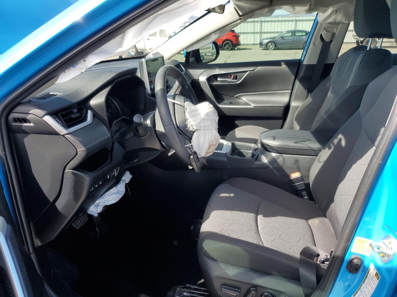 2020 TOYOTA RAV4 XLE - Image 7