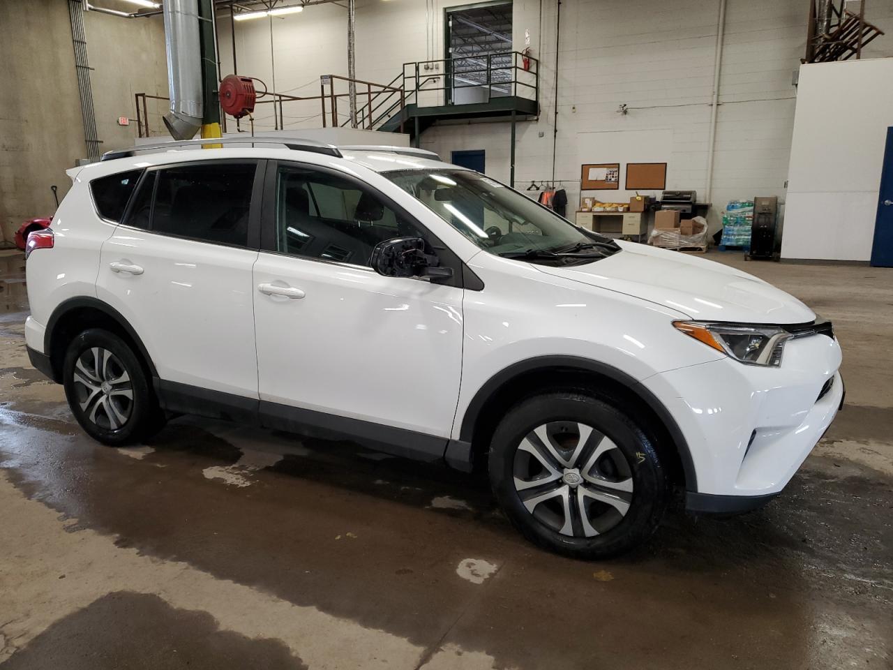 2017 TOYOTA RAV4 LE - Image 4