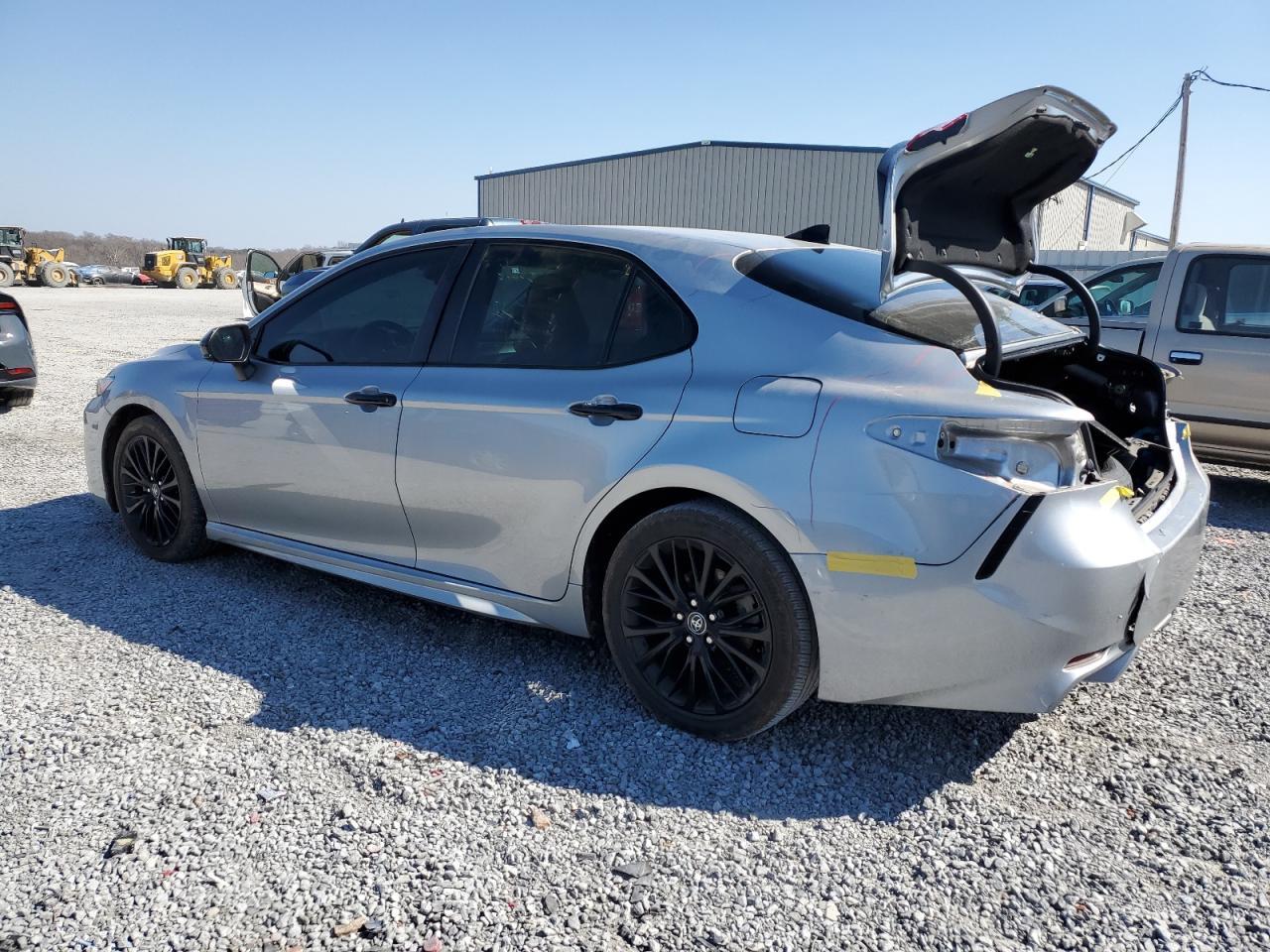 2020 TOYOTA CAMRY SE - Image 2
