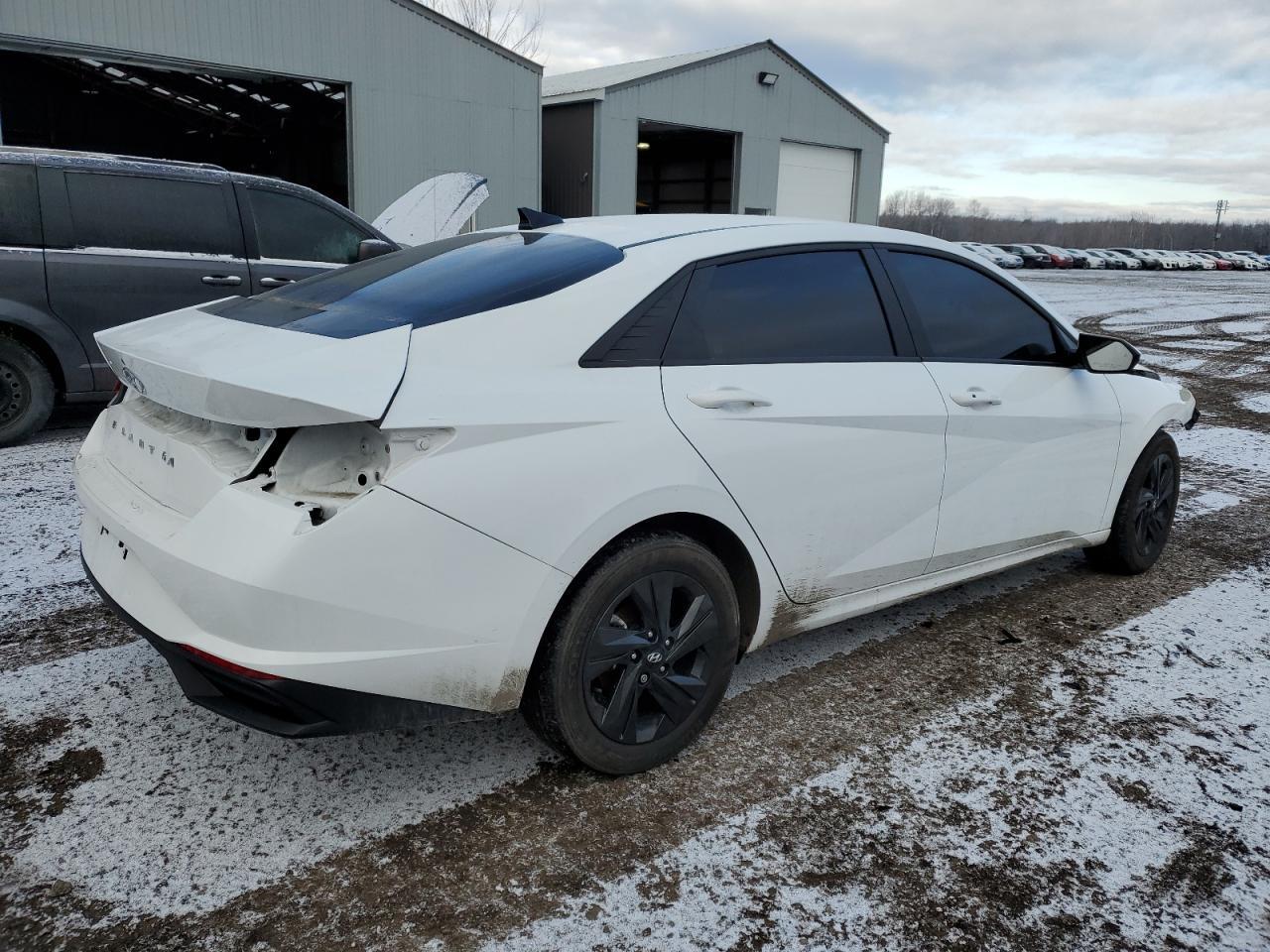 2022 HYUNDAI ELANTRA SE - Фото 3