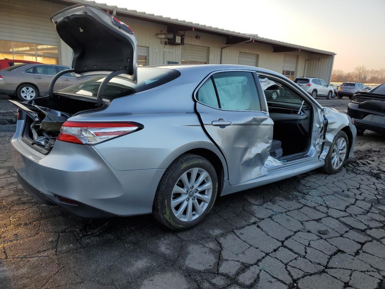 2018 TOYOTA CAMRY L - Image 3