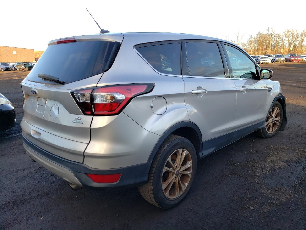 2017 FORD ESCAPE SE - Фото 3