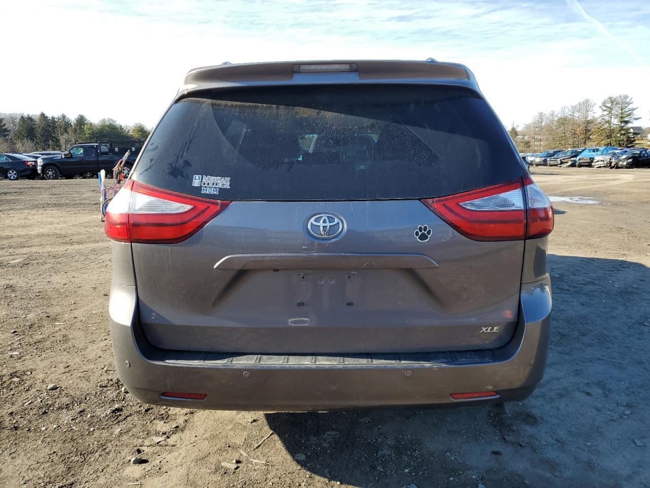 2015 TOYOTA SIENNA XLE - Фото 6
