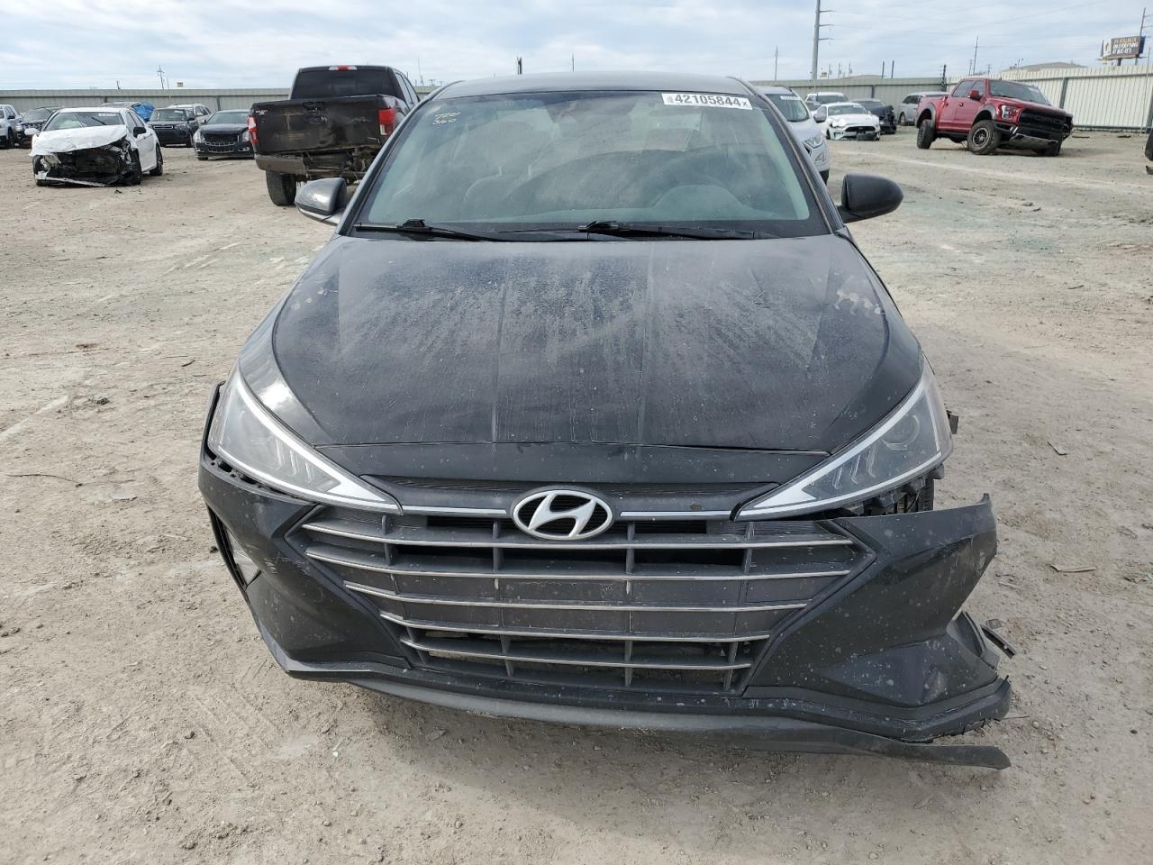 2019 HYUNDAI ELANTRA SE - Фото 5