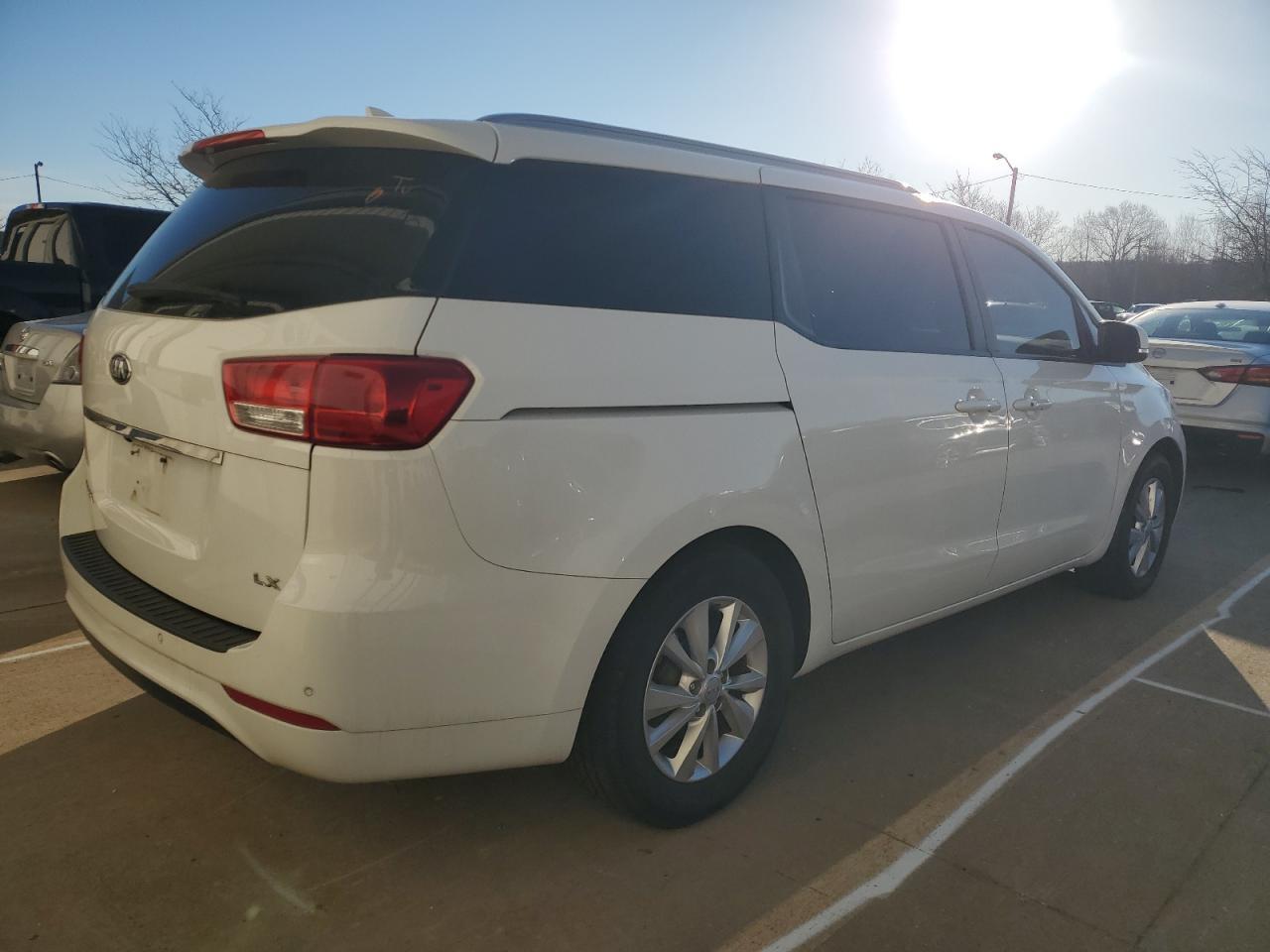 2017 KIA SEDONA LX - Image 3