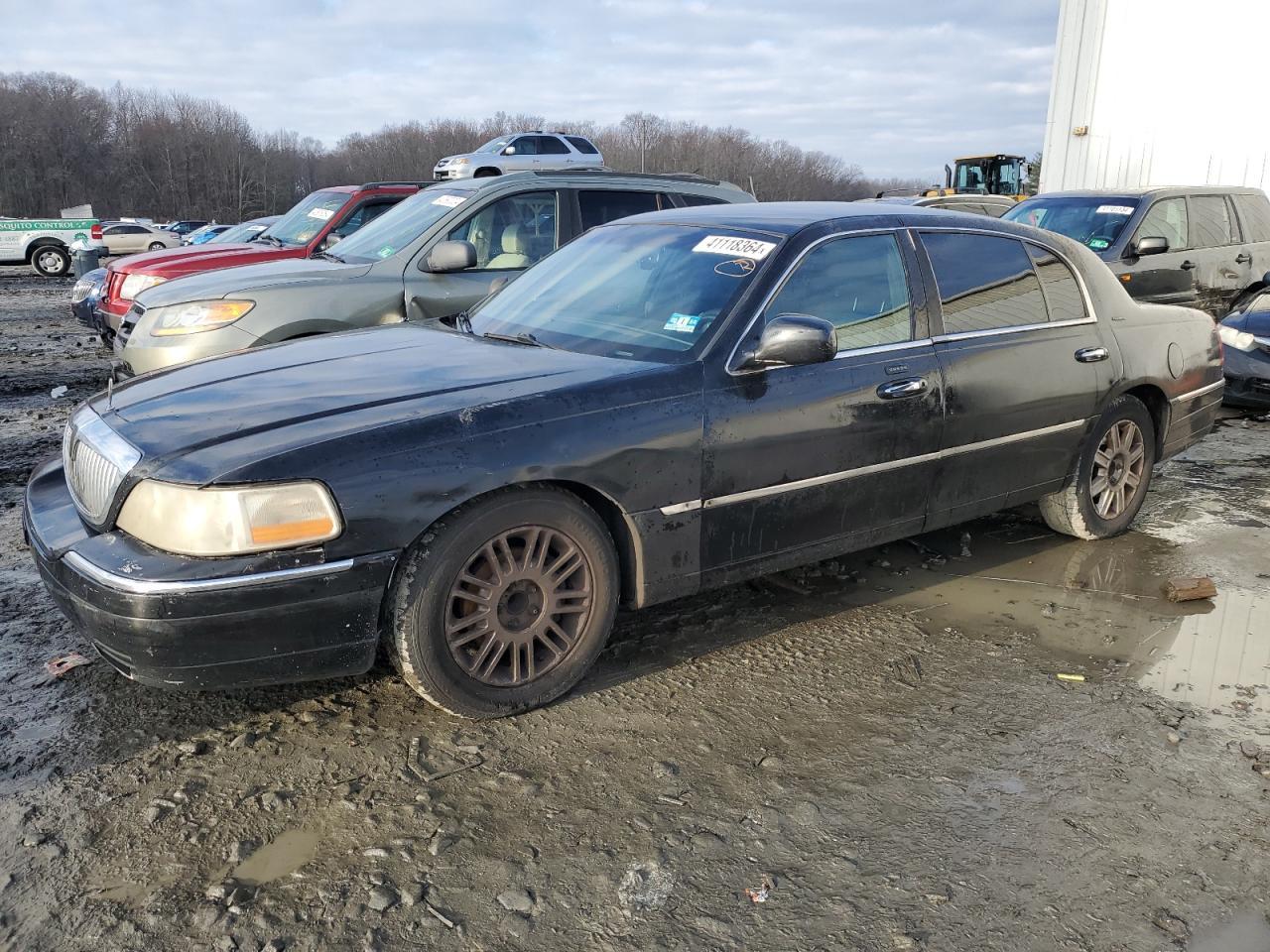 2011 LINCOLN TOWN CAR E car image