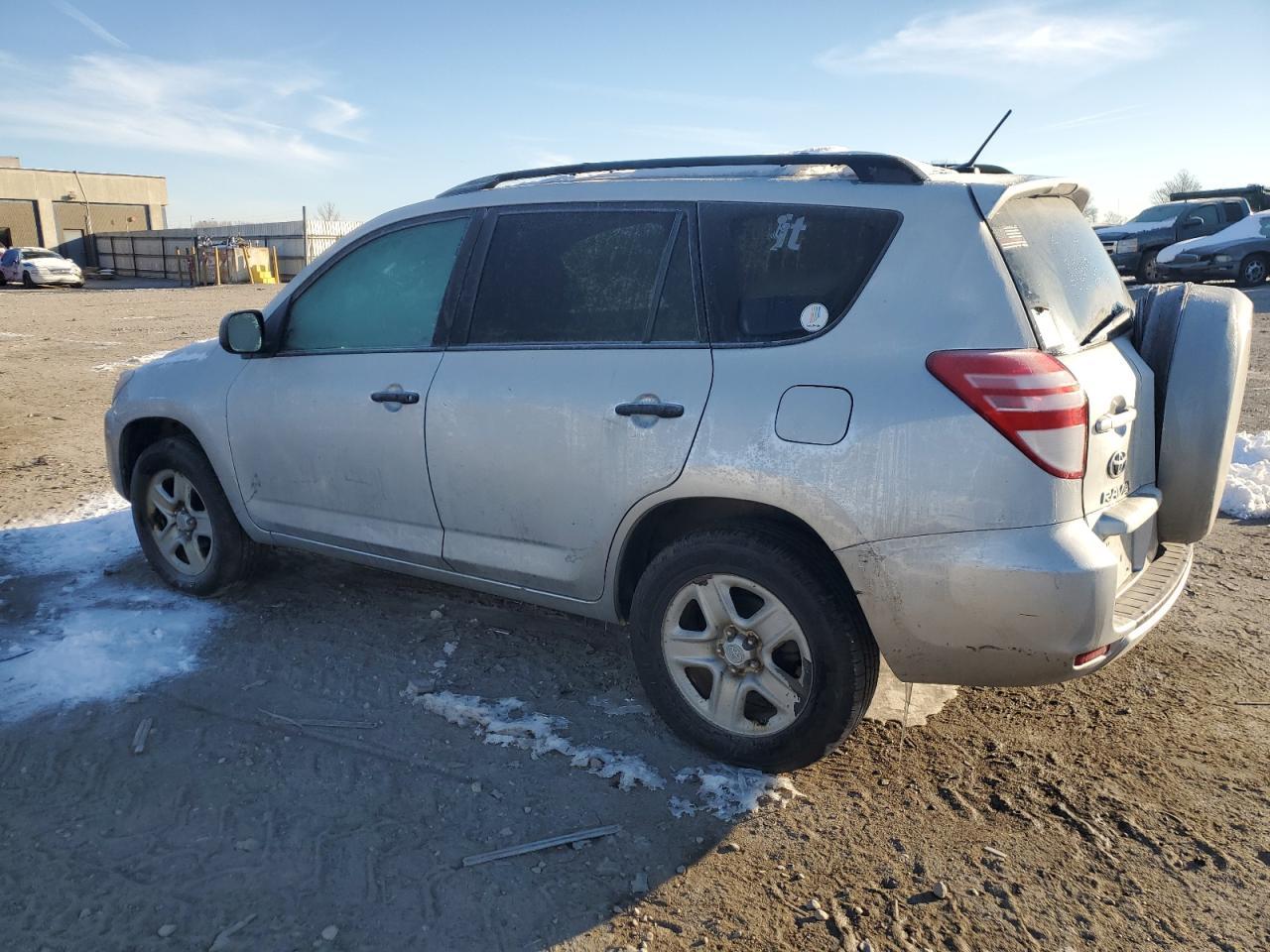 2011 TOYOTA RAV4 - Фото 2