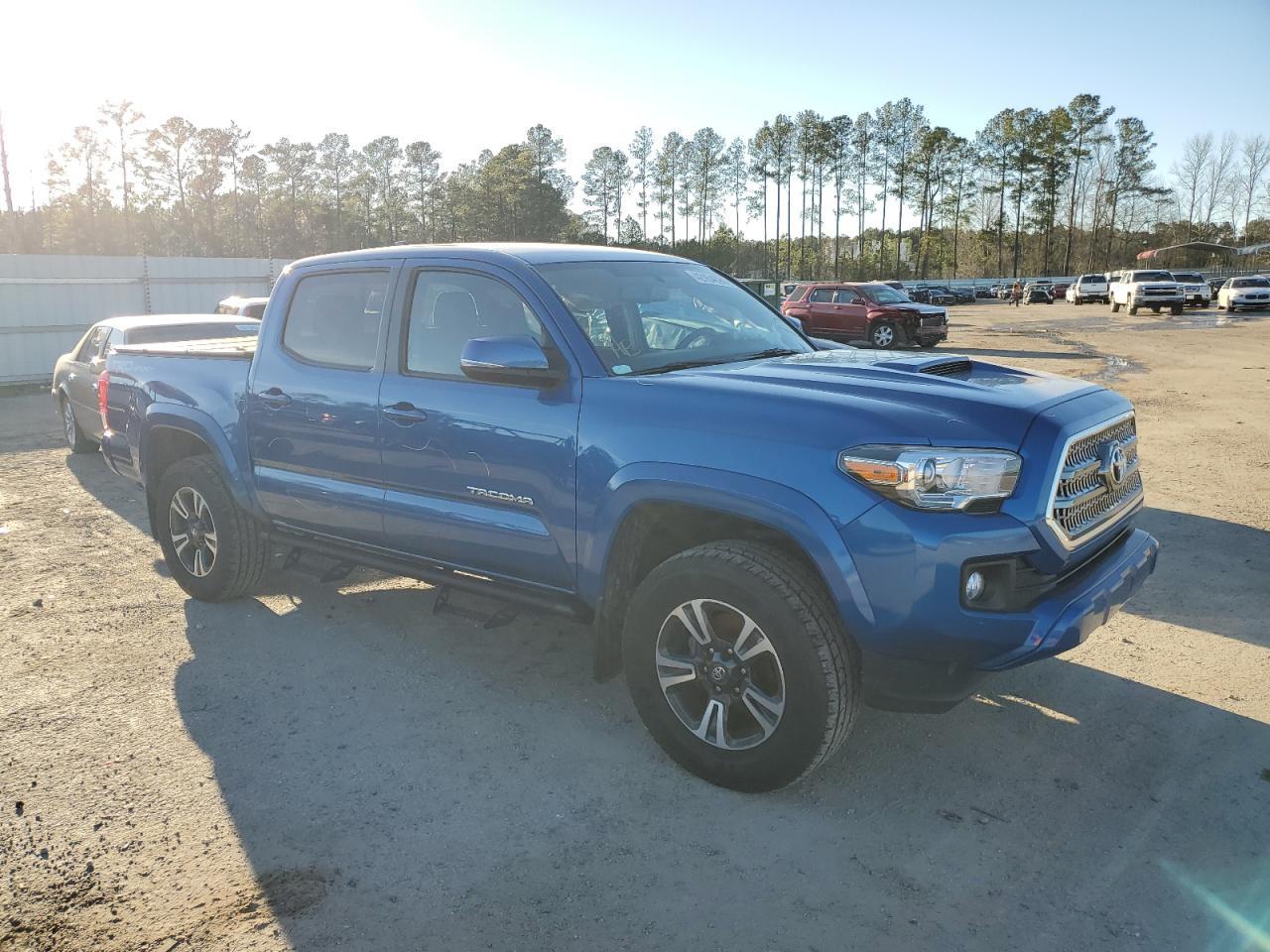 2017 TOYOTA TACOMA DOU - Фото 4