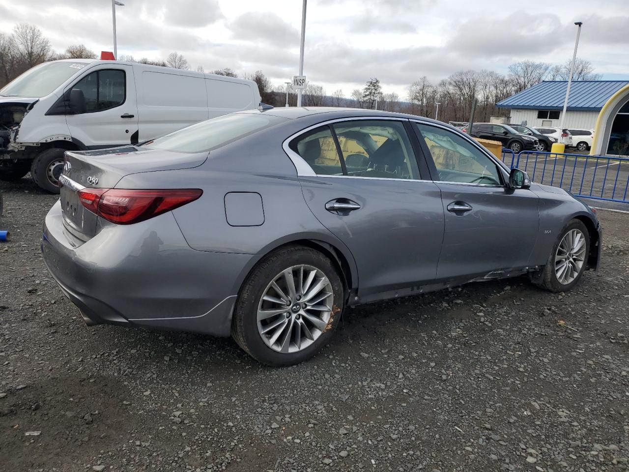 2018 INFINITI Q50 LUXE - Image 3