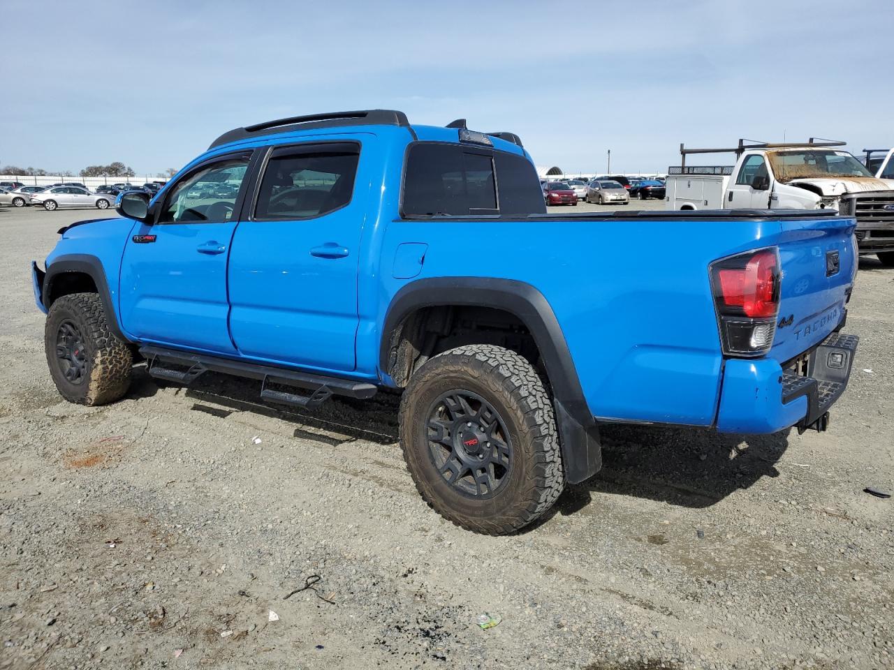 2019 TOYOTA TACOMA DOU - Фото 2