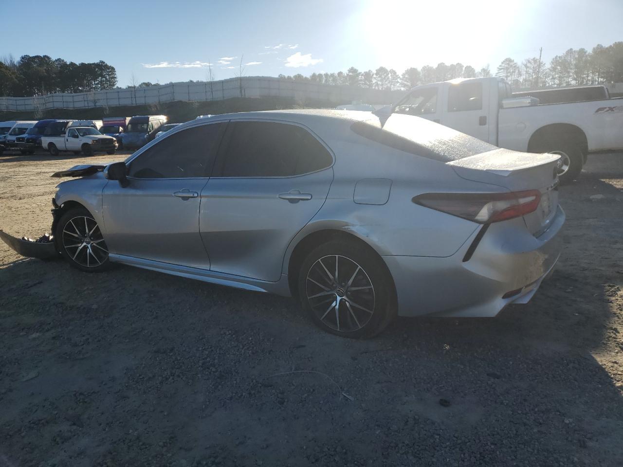 2021 TOYOTA CAMRY SE - Фото 2