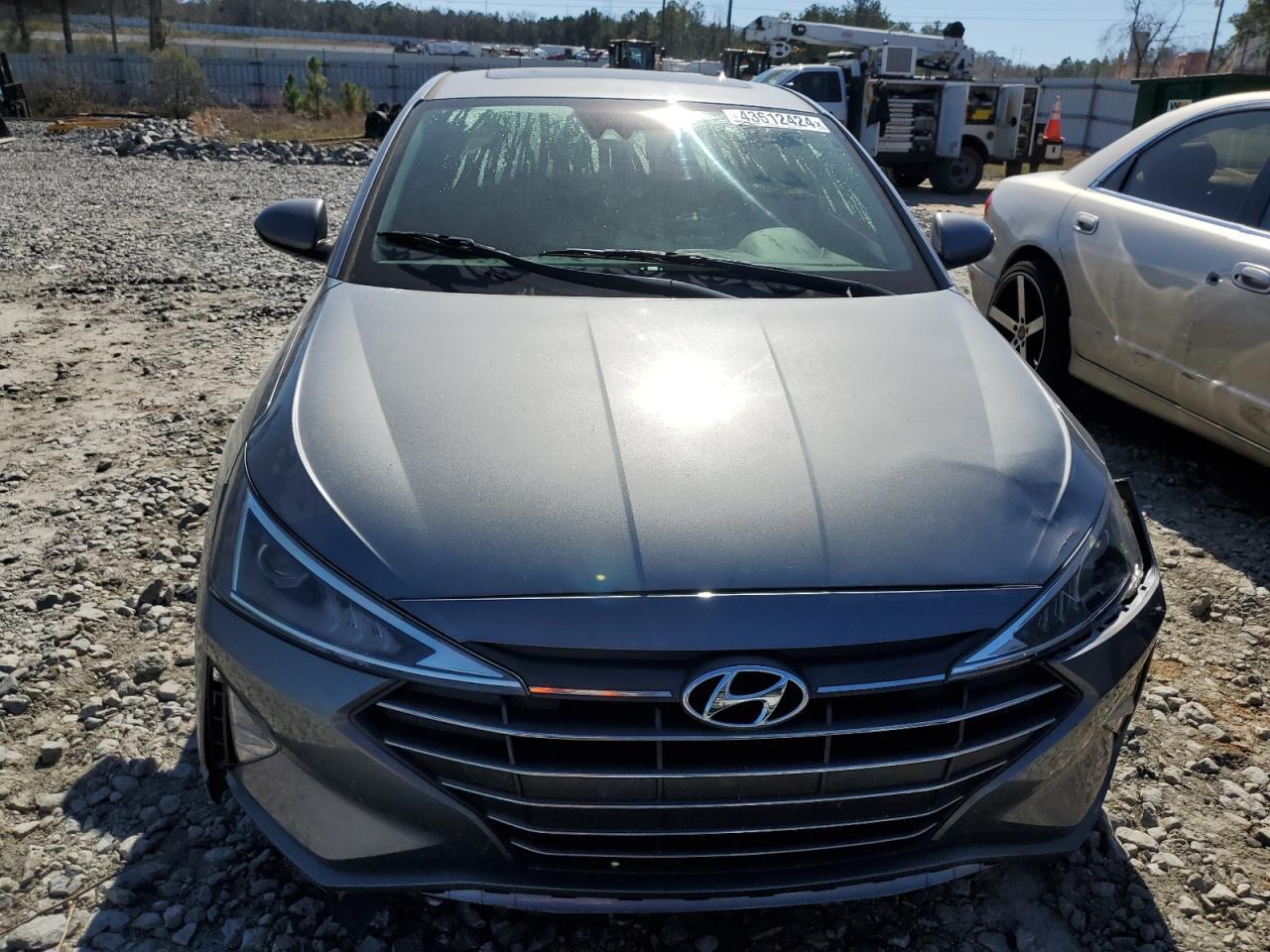 2019 HYUNDAI ELANTRA SE - Фото 5