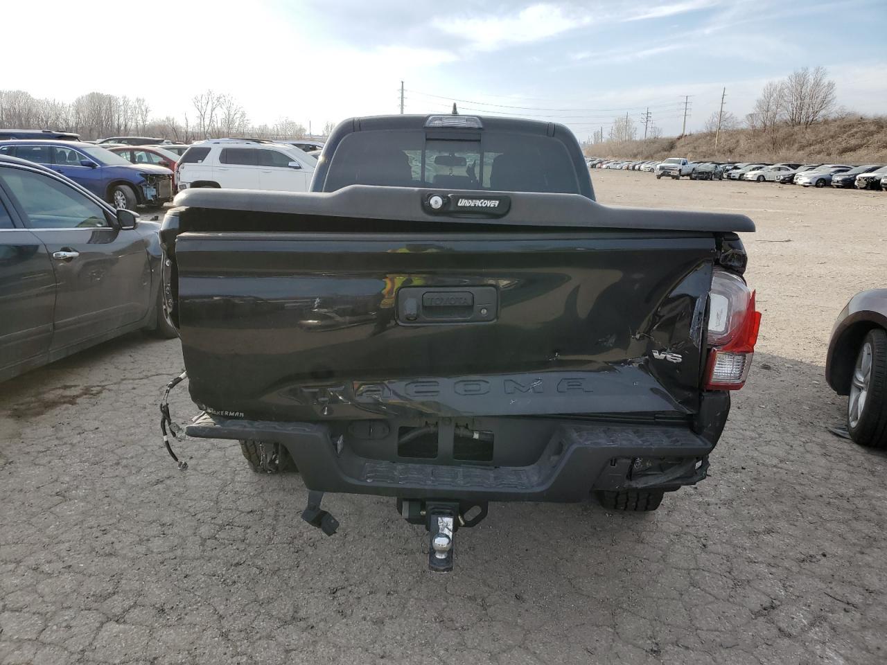 2017 TOYOTA TACOMA DOU - Фото 6