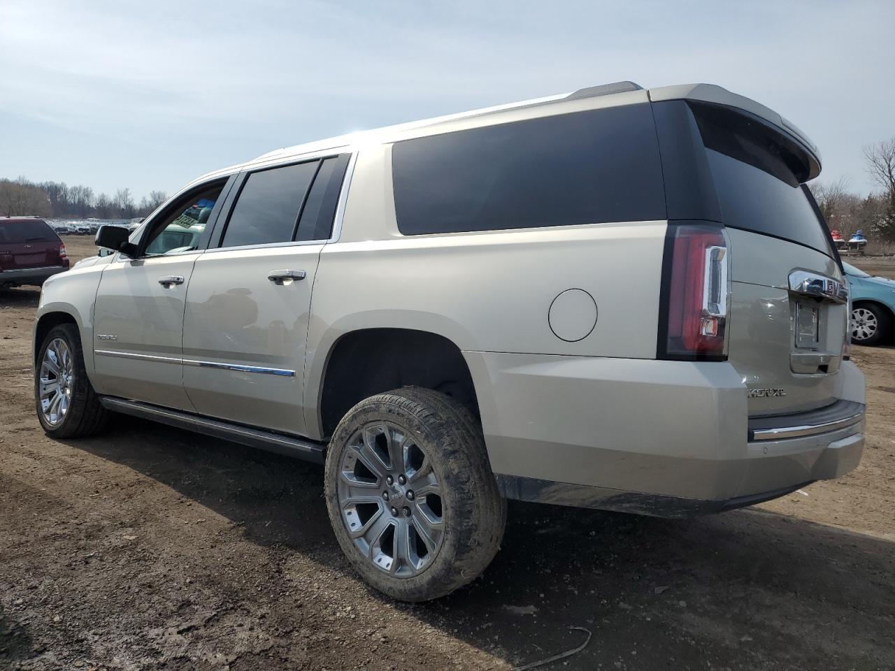 2016 GMC YUKON XL D - Фото 2