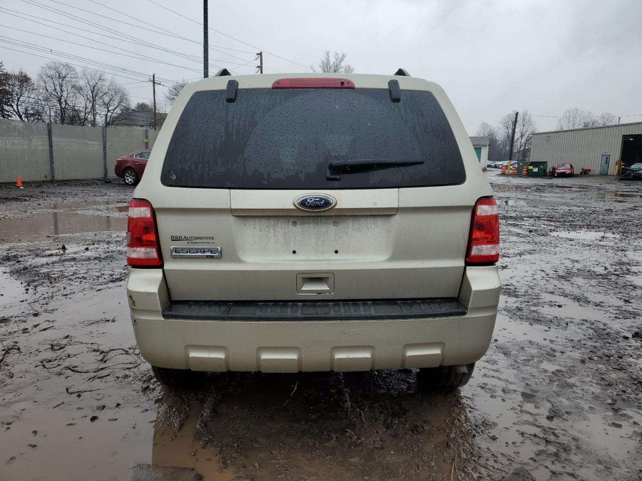 2010 FORD ESCAPE XLT - Image 6