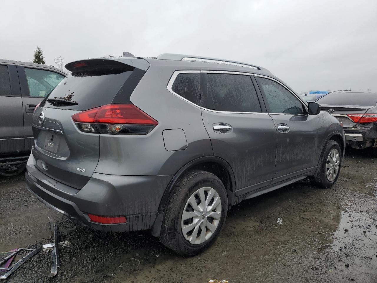 2017 NISSAN ROGUE SV - Image 3