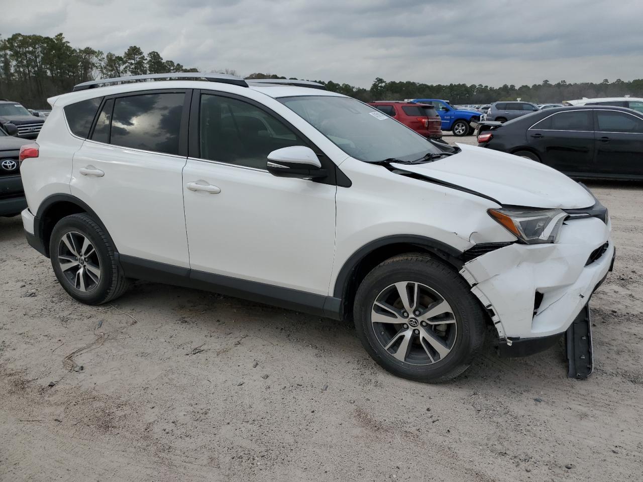 2017 TOYOTA RAV4 XLE - Image 4