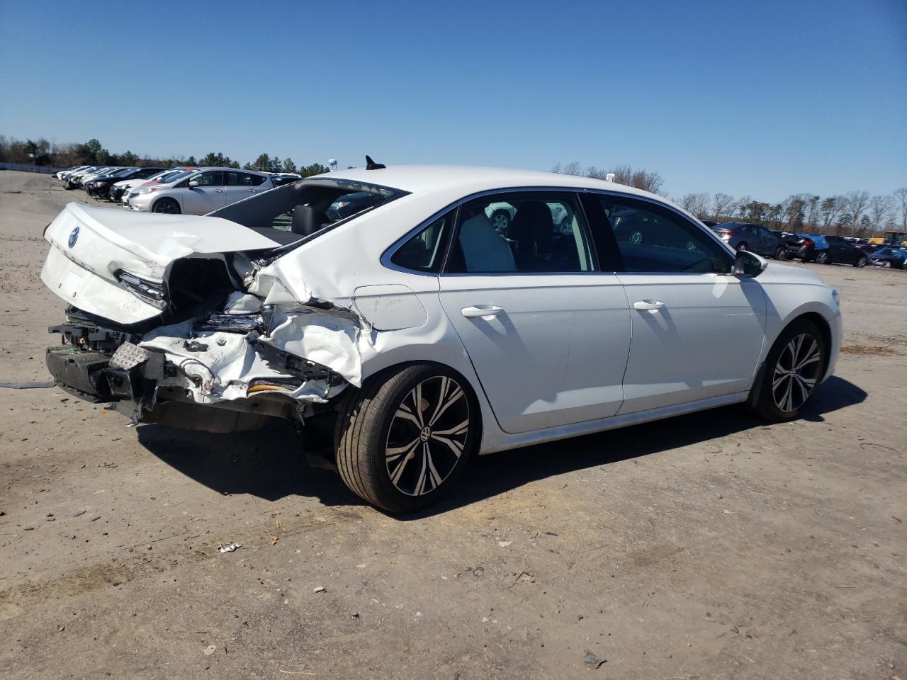2022 VOLKSWAGEN PASSAT SE - Image 3