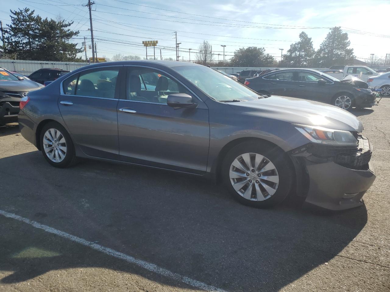 2016 HONDA CIVIC LX - Image 4