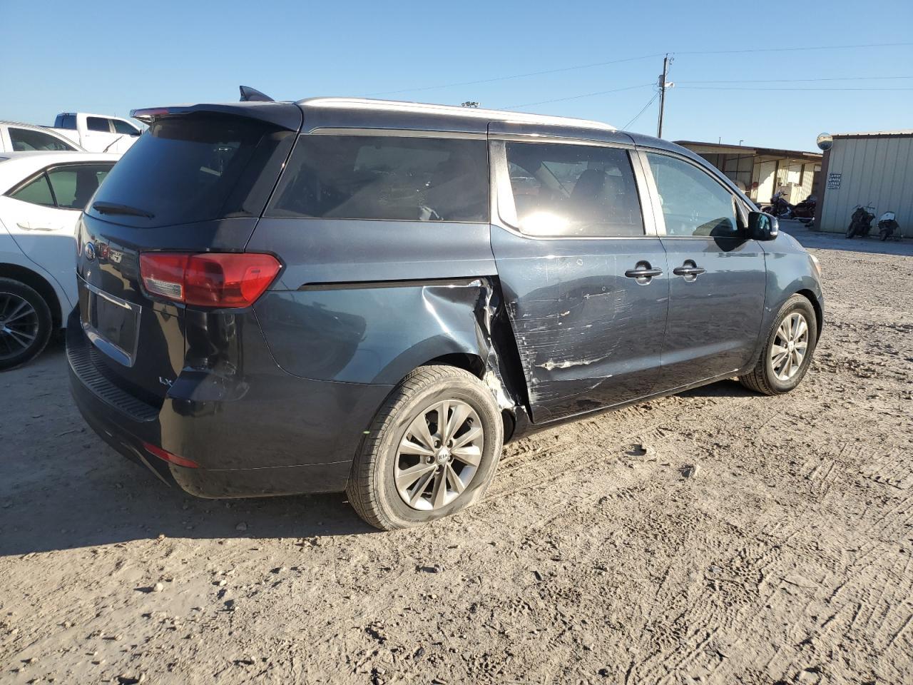 2017 KIA SEDONA LX - Image 3