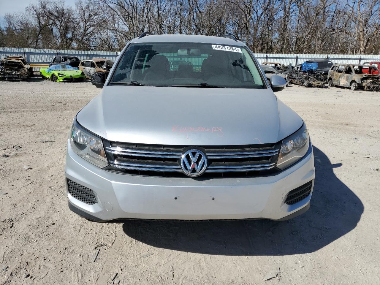 2015 VOLKSWAGEN TIGUAN S - Фото 5