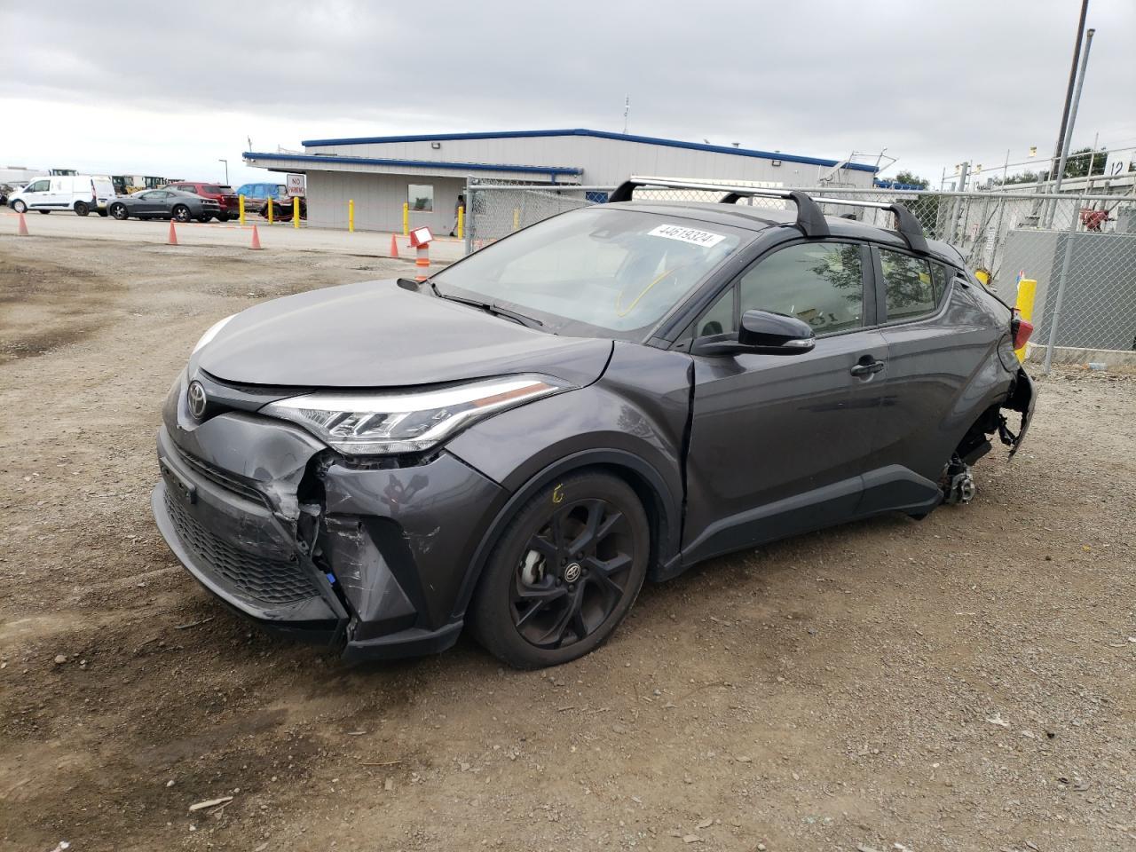 2021 TOYOTA C-HR XLE