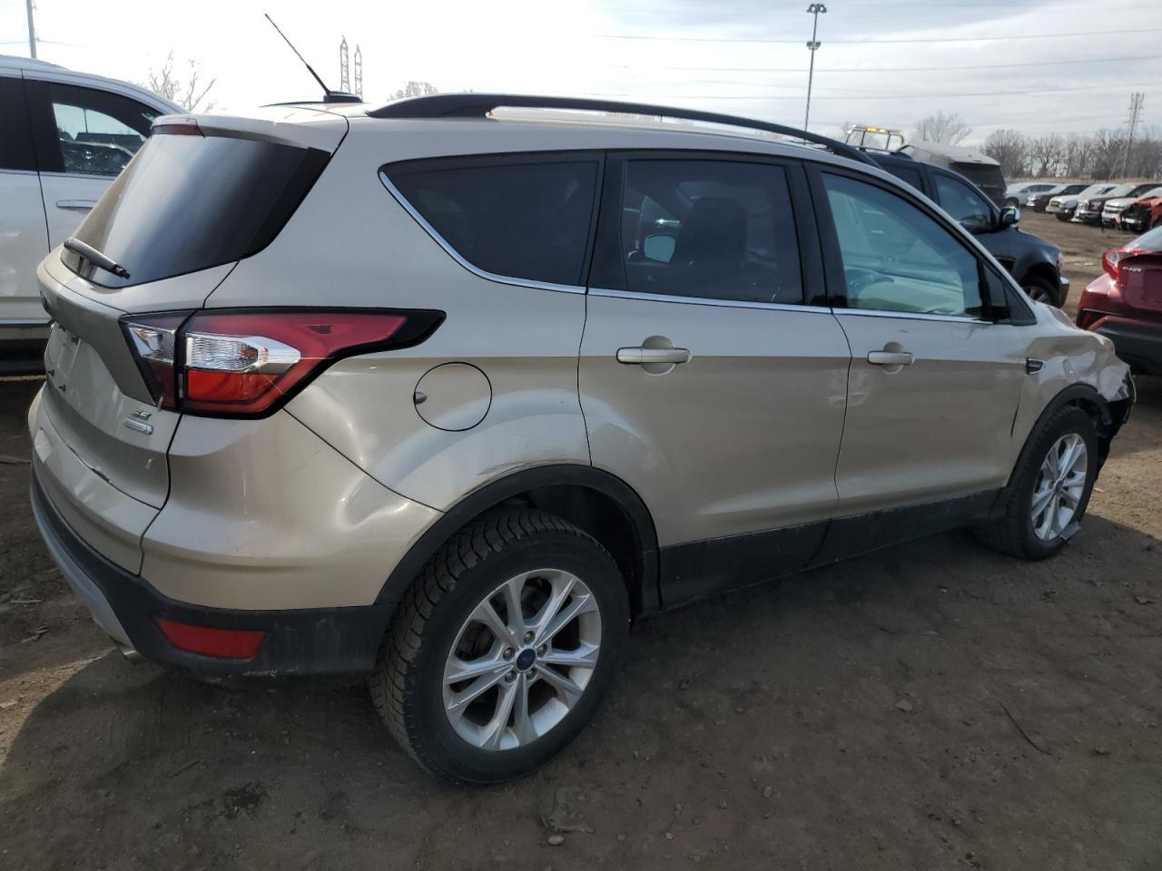 2017 FORD ESCAPE SE - Image 3